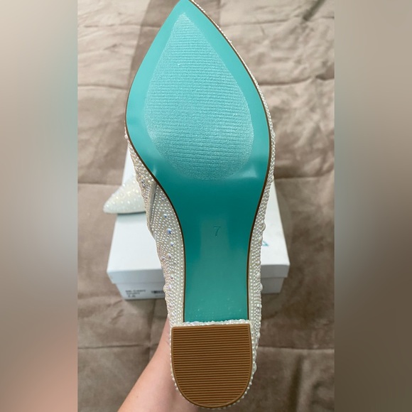 Never Worn Betsey Johnson “Cady” Pearl Embellished Boots in Ivory - Picture 5 of 5